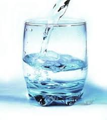 vatten i glas