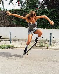 Skateboardinggirl